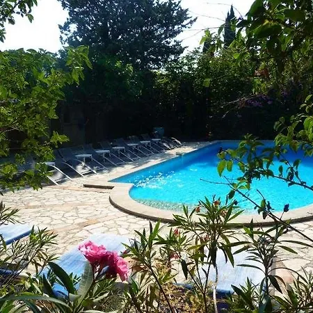 Ermitage 3* Les Angles (Gard)