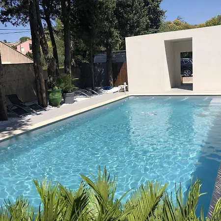 Ermitage Avignon فندق