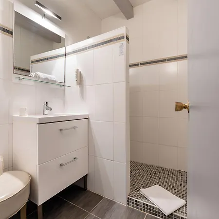 Ermitage Avignon 3*